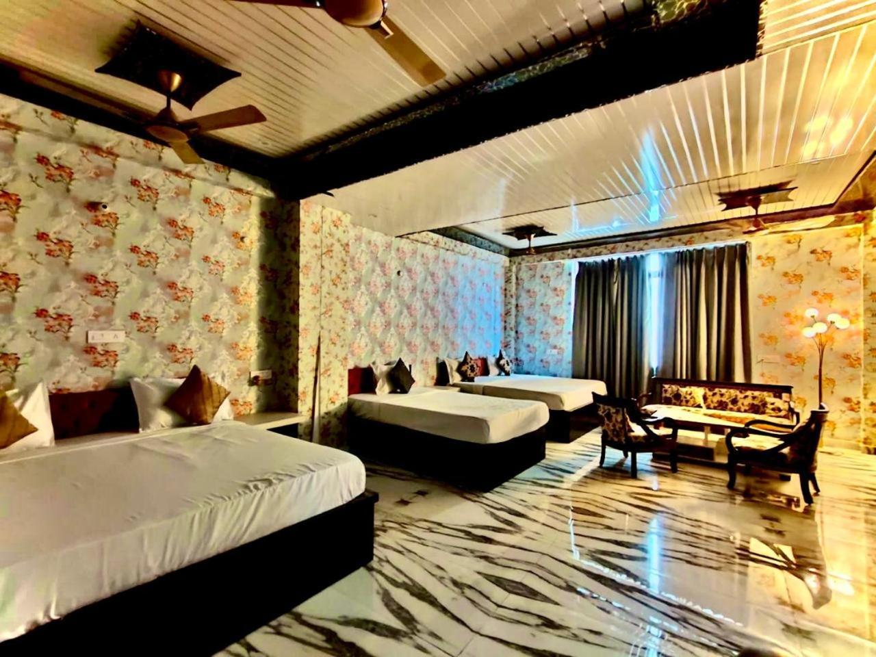 Hotel Vinayak Plaza Варанаси Экстерьер фото