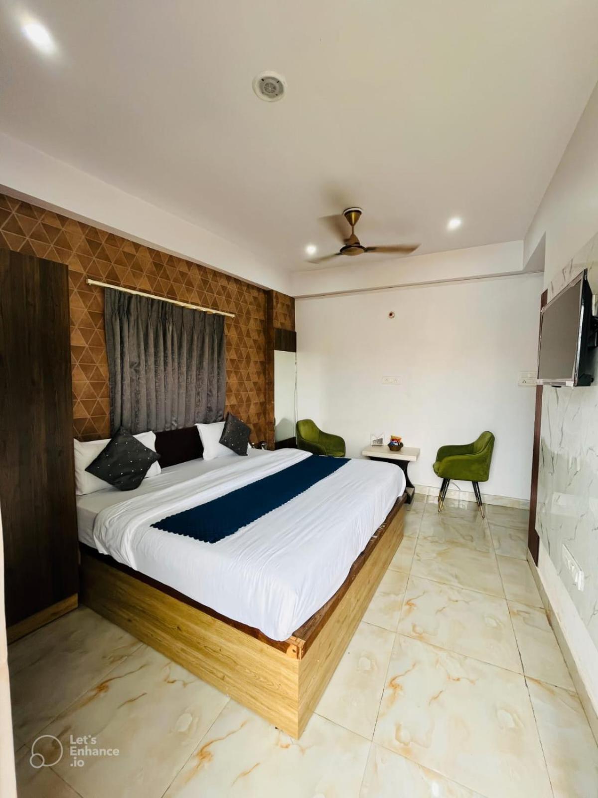 Hotel Vinayak Plaza Варанаси Экстерьер фото