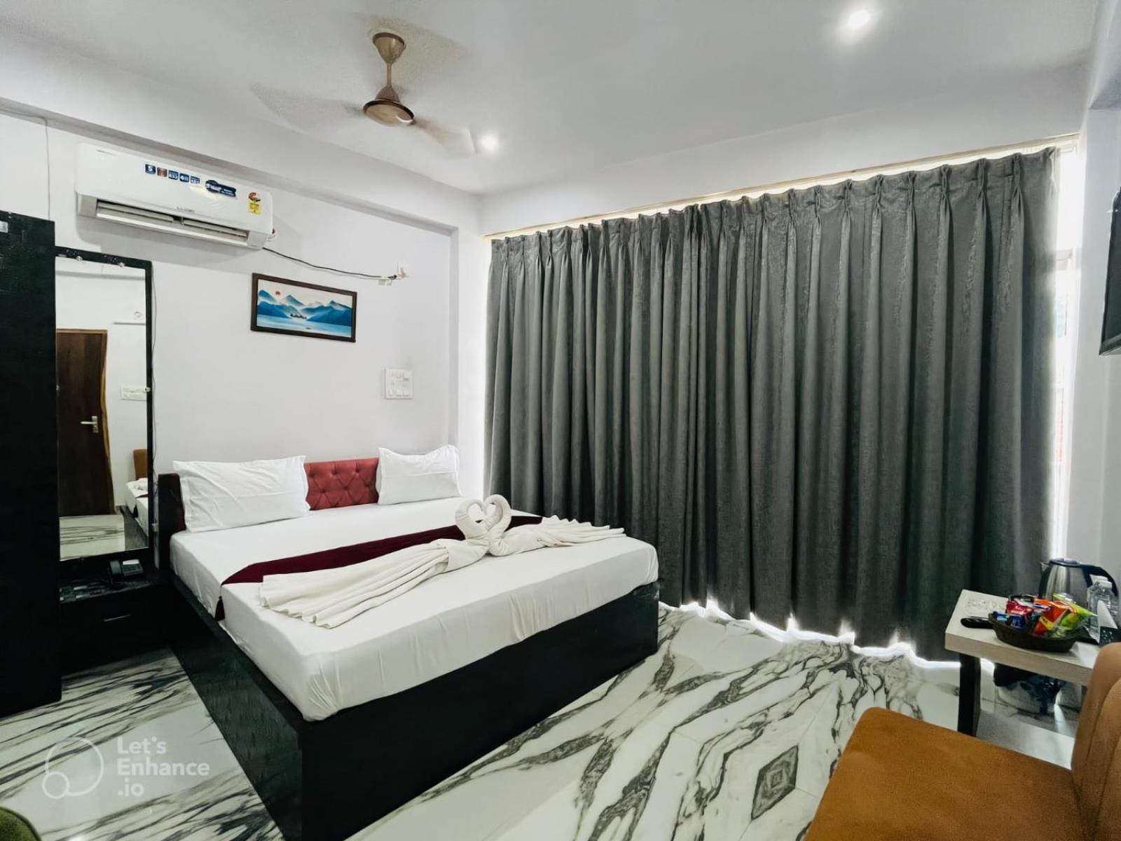 Hotel Vinayak Plaza Варанаси Экстерьер фото