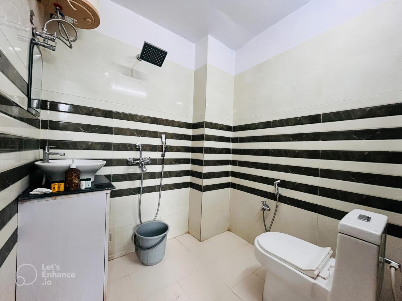 Hotel Vinayak Plaza Варанаси Экстерьер фото